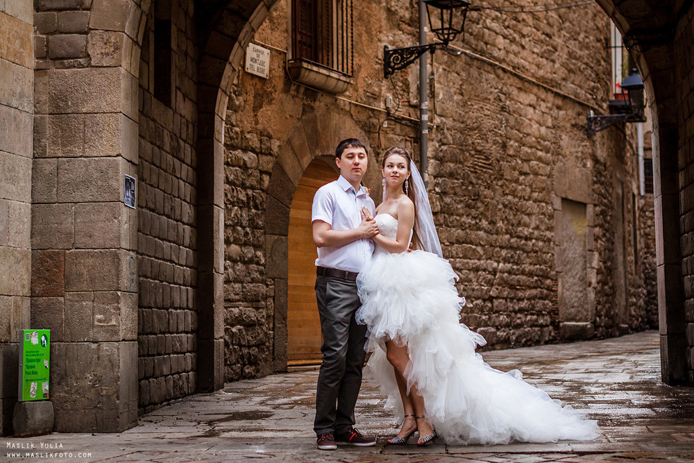 Sesión de fotos de boda en el puerto de Barcelona. Fotógrafo en Barcelona Maslik Yulia