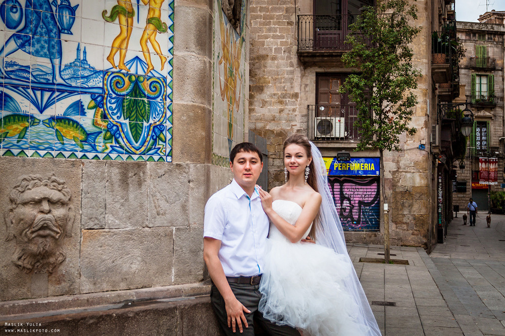 Sesión de fotos de boda en el puerto de Barcelona. Fotógrafo en Barcelona Maslik Yulia