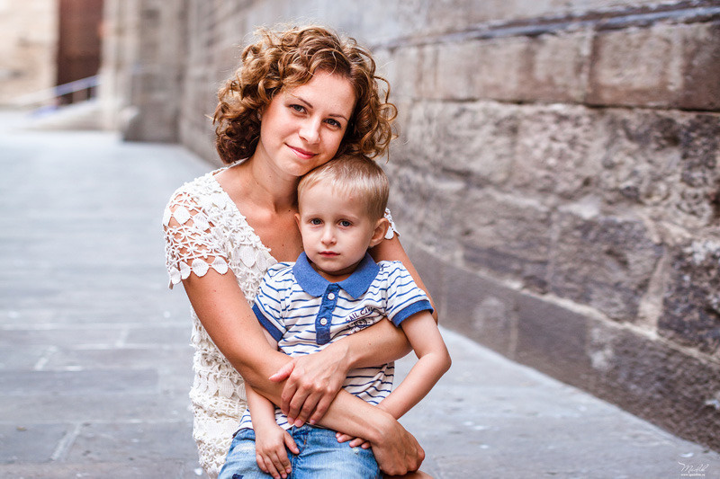 Rodzinna sesja zdjęciowa w Barcelonie. Fotograf w Barcelonie Hiszpanii Maslik Yulia