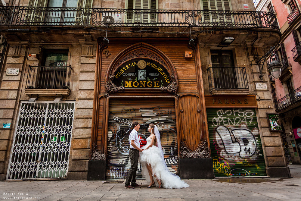 Sesión de fotos de boda en el puerto de Barcelona. Fotógrafo en Barcelona Maslik Yulia