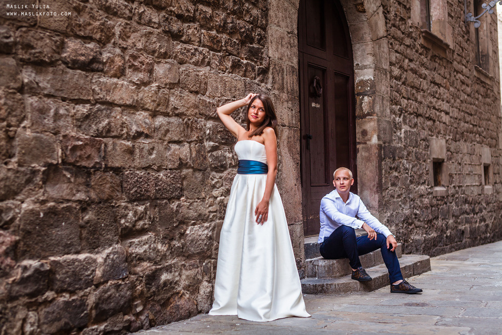 Elegante paseo fotográfico de boda. Fotógrafo en Barcelona Maslik Yulia