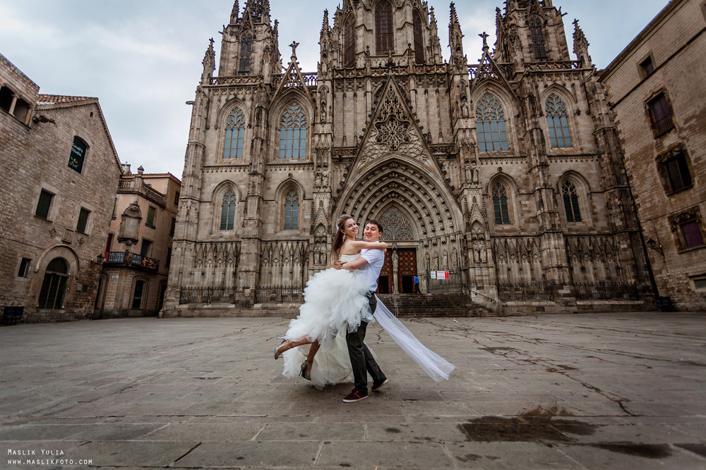 Sesión de fotos de boda en el puerto de Barcelona. Fotógrafo en Barcelona Maslik Yulia
