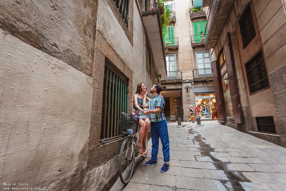 Fun photo shoot in Barcelona. Photographer in Barcelona Spain Maslik Yulia