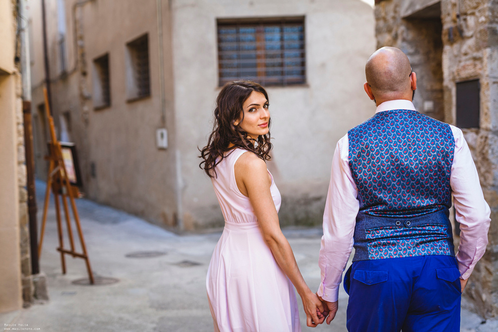 Photosession in the fabulous Besalu. Photographer in Barcelona Spain Maslik Yulia