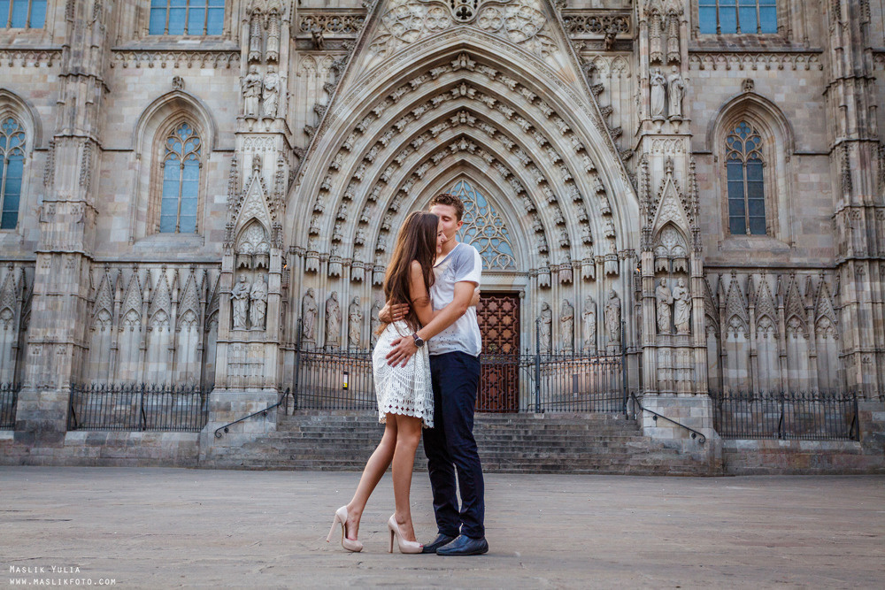 Impresionante paseo fotográfico de enamorados en Barcelona. Fotógrafo en Barcelona Maslik Yulia