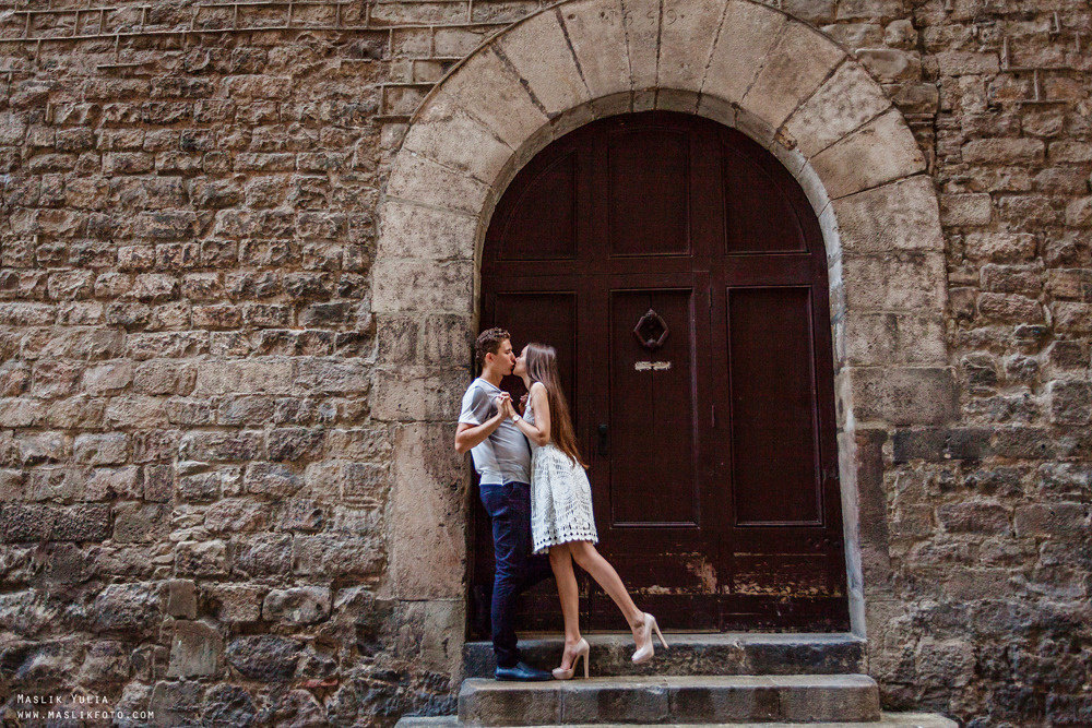 Impresionante paseo fotográfico de enamorados en Barcelona. Fotógrafo en Barcelona Maslik Yulia