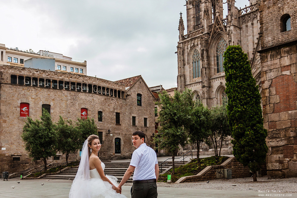 Sesión de fotos de boda en el puerto de Barcelona. Fotógrafo en Barcelona Maslik Yulia