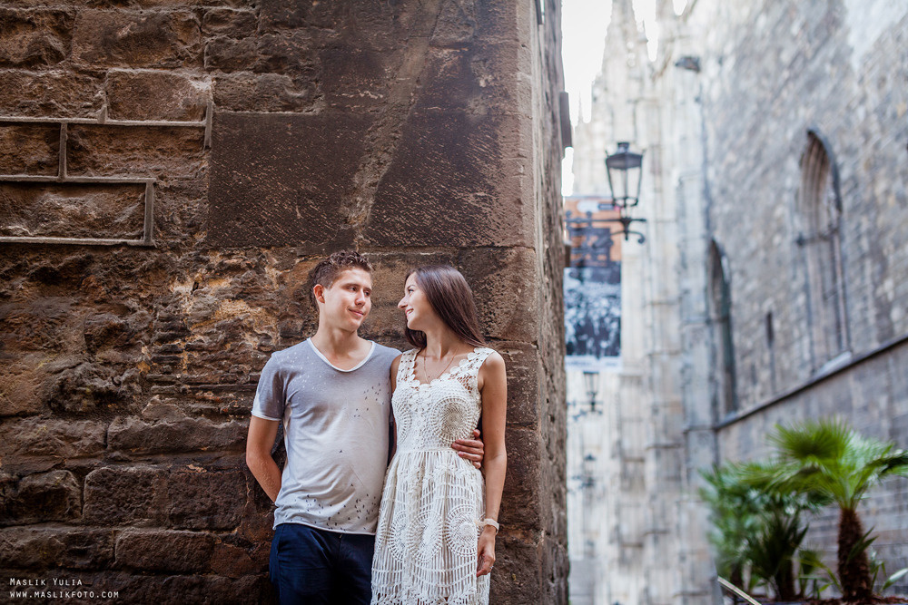Impresionante paseo fotográfico de enamorados en Barcelona. Fotógrafo en Barcelona Maslik Yulia