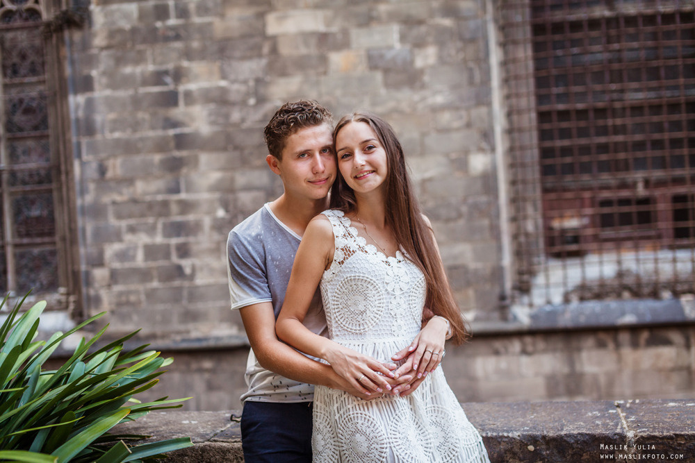 Impresionante paseo fotográfico de enamorados en Barcelona. Fotógrafo en Barcelona Maslik Yulia