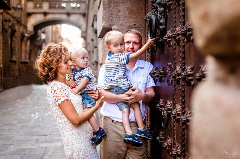 Rodzinna sesja zdjęciowa w Barcelonie. Fotograf w Barcelonie Hiszpanii Maslik Yulia