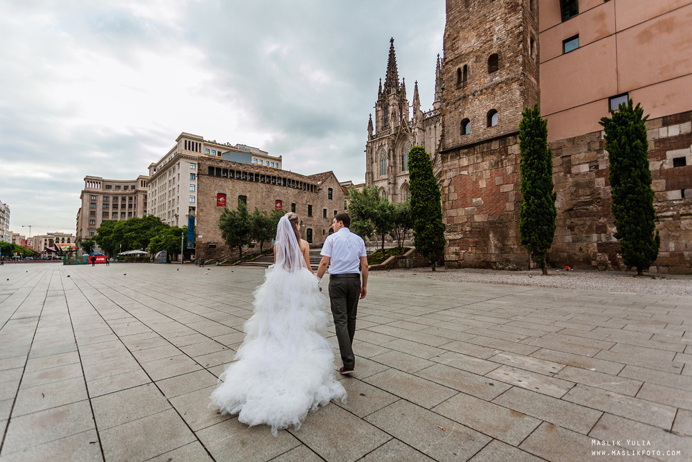 Sesión de fotos de boda en el puerto de Barcelona. Fotógrafo en Barcelona Maslik Yulia