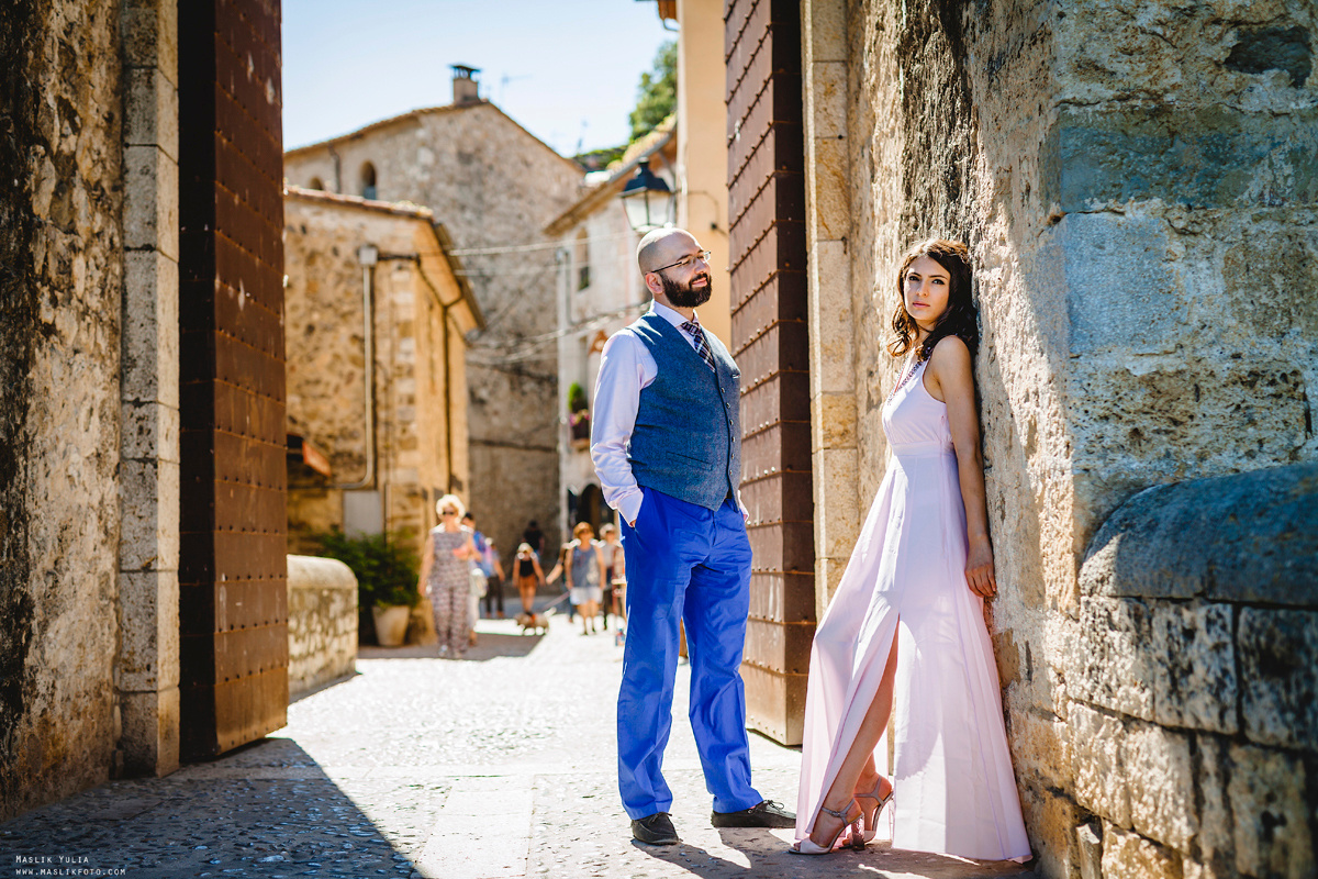 Photosession in the fabulous Besalu. Photographer in Barcelona Spain Maslik Yulia