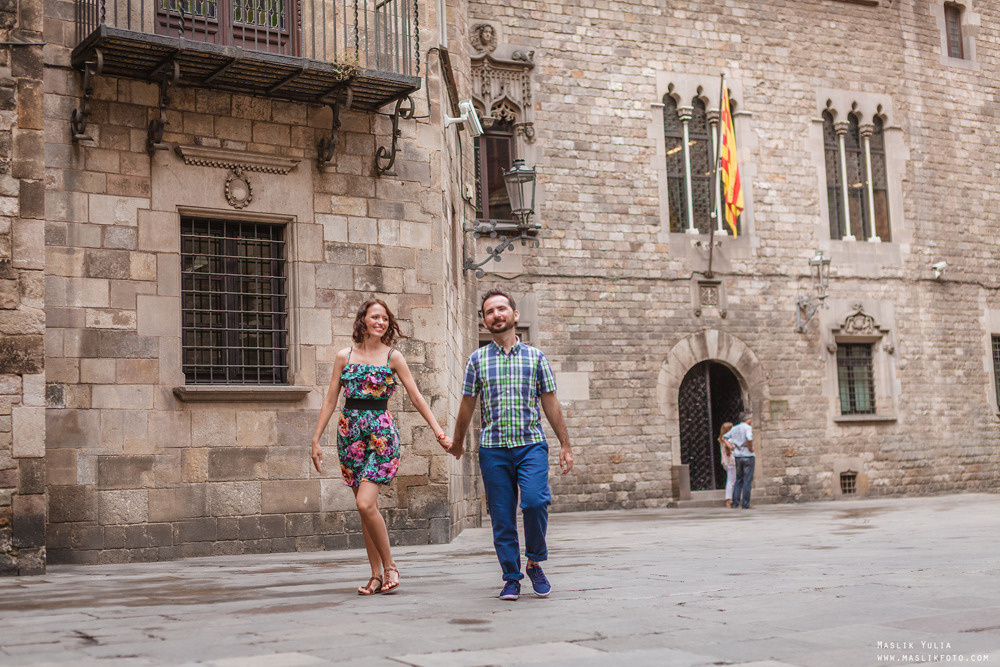 Fun photo shoot in Barcelona. Photographer in Barcelona Spain Maslik Yulia