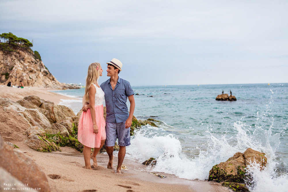 Sesión de fotos de playa en la Costa Brava. Fotógrafo en Barcelona Maslik Yulia