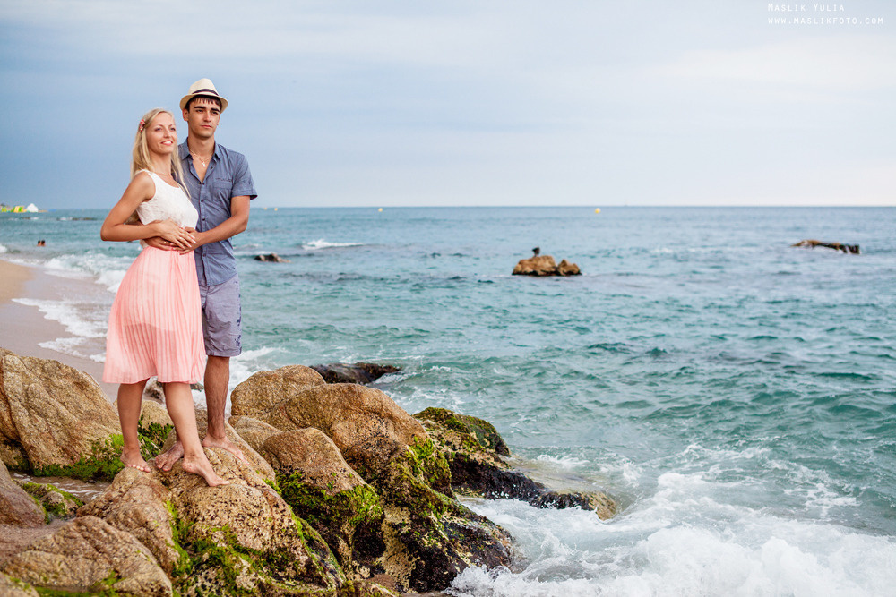 Sesión de fotos de playa en la Costa Brava. Fotógrafo en Barcelona Maslik Yulia