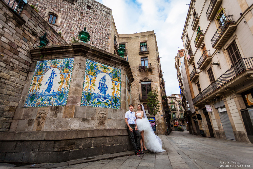 Sesión de fotos de boda en el puerto de Barcelona. Fotógrafo en Barcelona Maslik Yulia