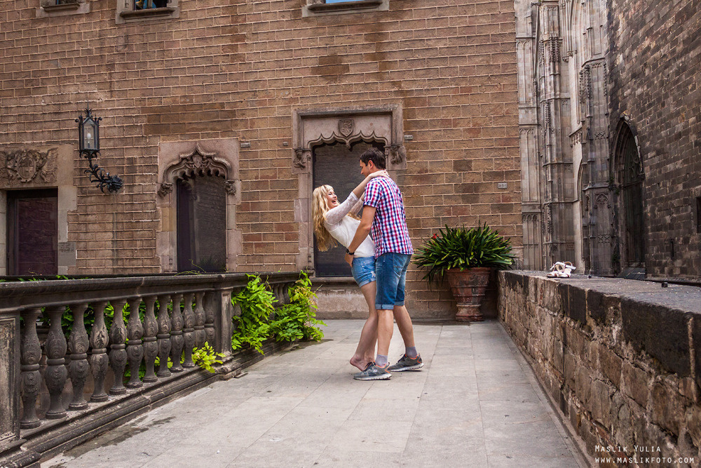 Romantic photo session in Barcelona. Photographer in Barcelona Spain Maslik Yulia