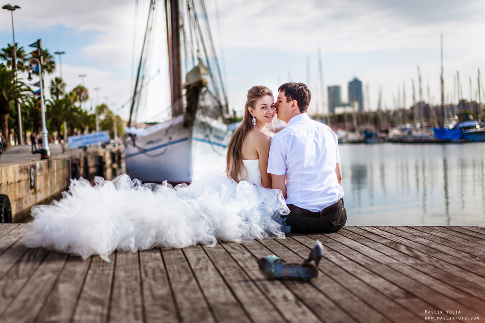 Sesión de fotos de boda en el puerto de Barcelona. Fotógrafo en Barcelona Maslik Yulia