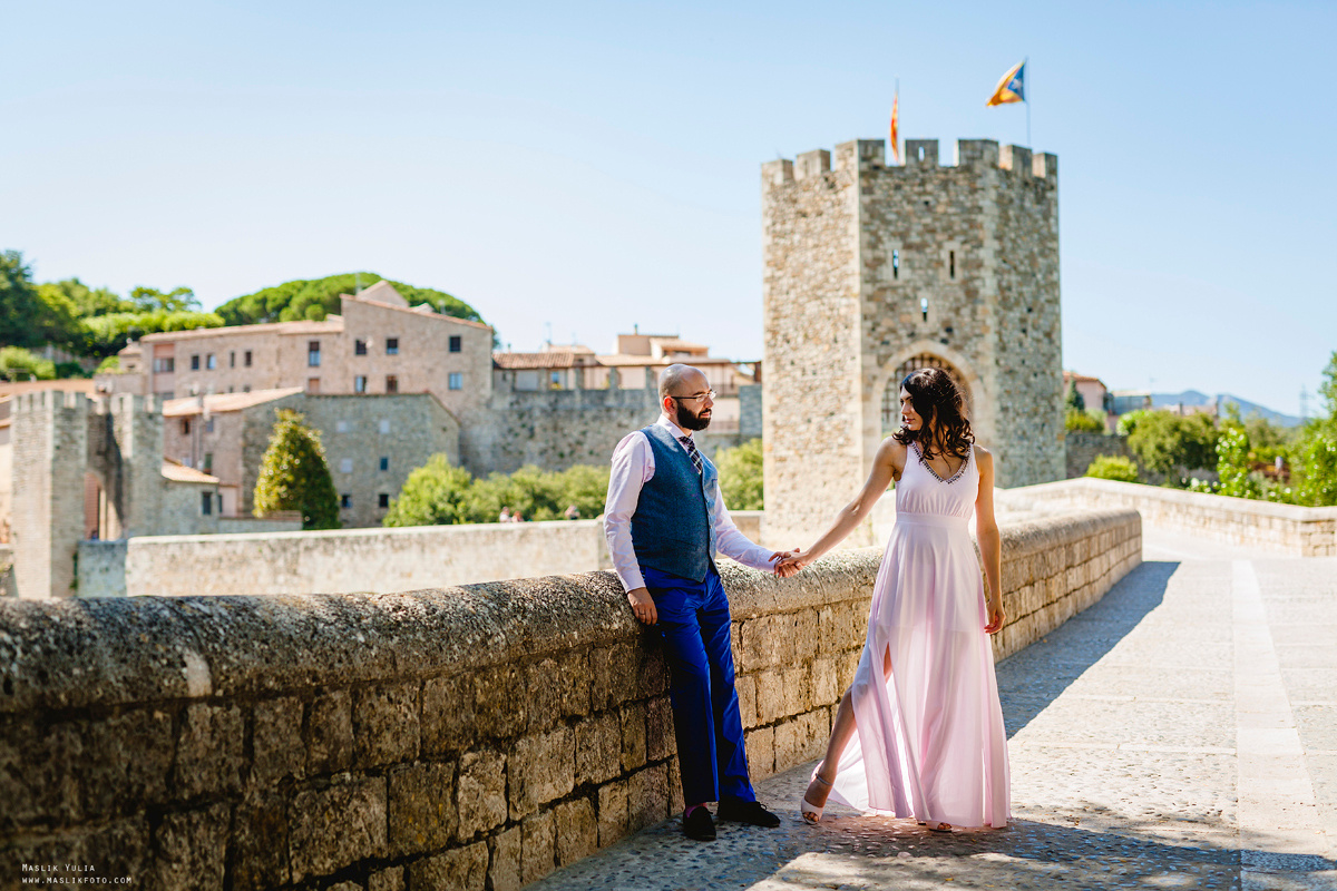 Photosession in the fabulous Besalu. Photographer in Barcelona Spain Maslik Yulia
