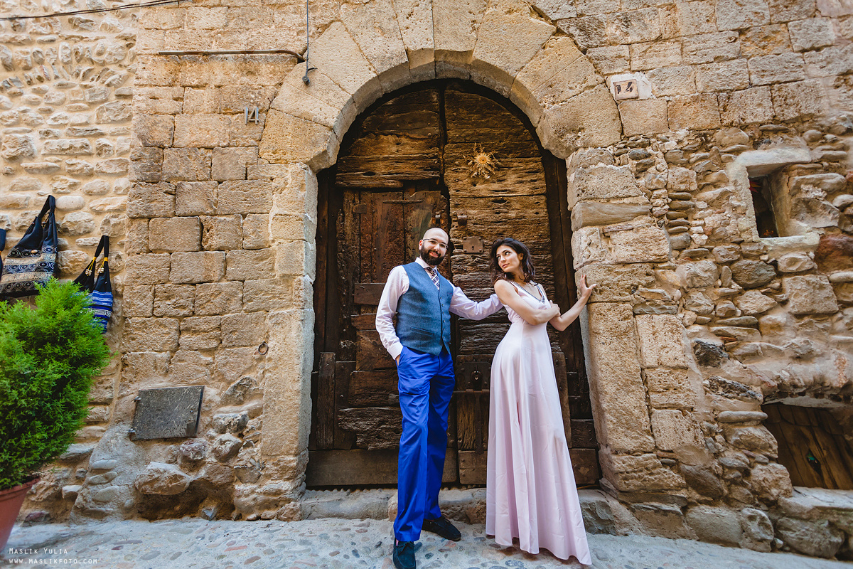 Photosession in the fabulous Besalu. Photographer in Barcelona Spain Maslik Yulia