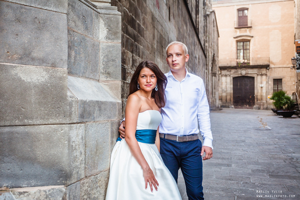 Elegante paseo fotográfico de boda. Fotógrafo en Barcelona Maslik Yulia