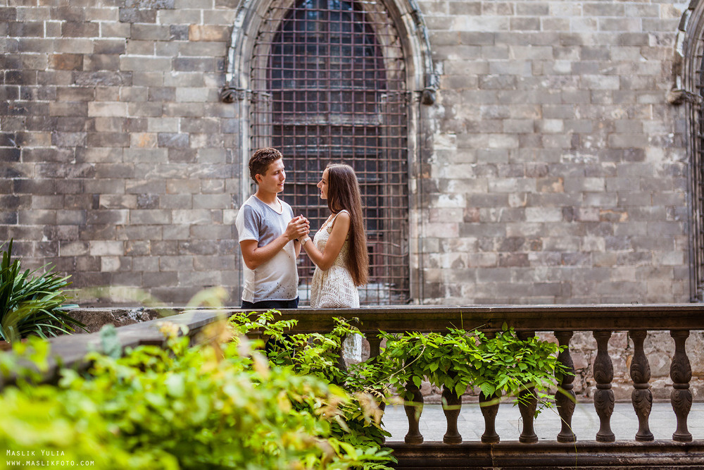 Impresionante paseo fotográfico de enamorados en Barcelona. Fotógrafo en Barcelona Maslik Yulia