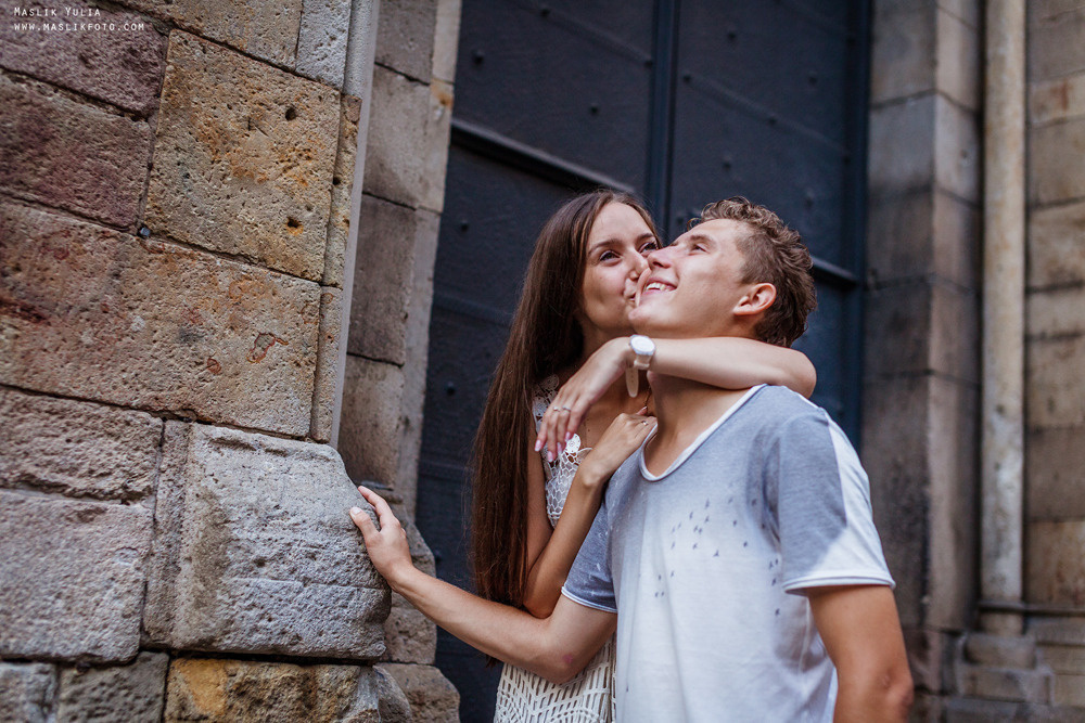 Impresionante paseo fotográfico de enamorados en Barcelona. Fotógrafo en Barcelona Maslik Yulia