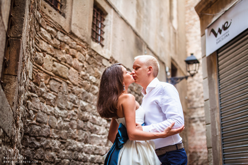 Elegante paseo fotográfico de boda. Fotógrafo en Barcelona Maslik Yulia