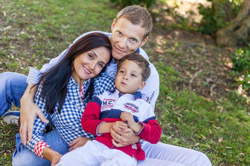 Happy family photo shoot in Barcelona. Photographer in Barcelona Spain Maslik Yulia