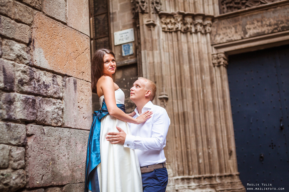 Elegante paseo fotográfico de boda. Fotógrafo en Barcelona Maslik Yulia