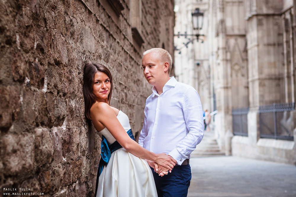 Elegante paseo fotográfico de boda. Fotógrafo en Barcelona Maslik Yulia