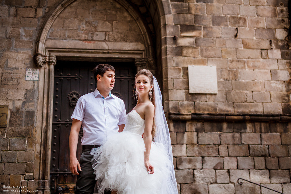 Sesión de fotos de boda en el puerto de Barcelona. Fotógrafo en Barcelona Maslik Yulia