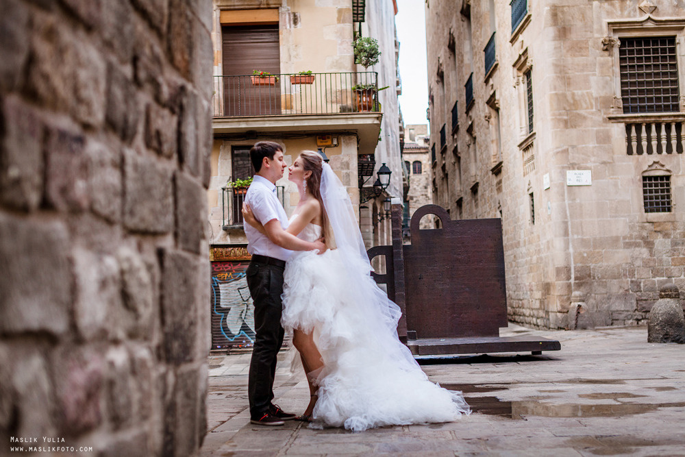 Sesión de fotos de boda en el puerto de Barcelona. Fotógrafo en Barcelona Maslik Yulia