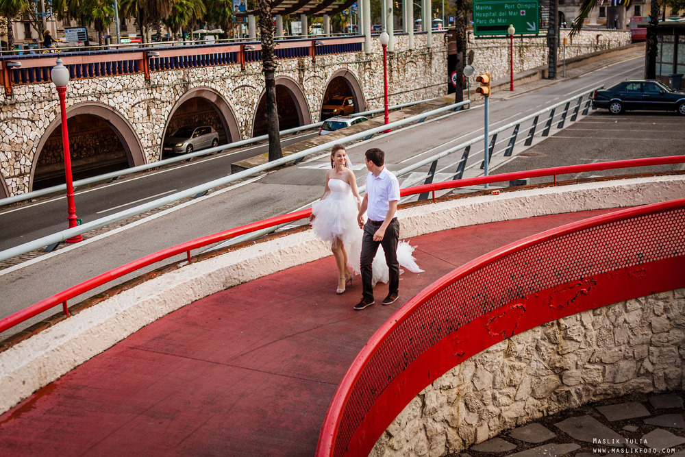 Sesión de fotos de boda en el puerto de Barcelona. Fotógrafo en Barcelona Maslik Yulia