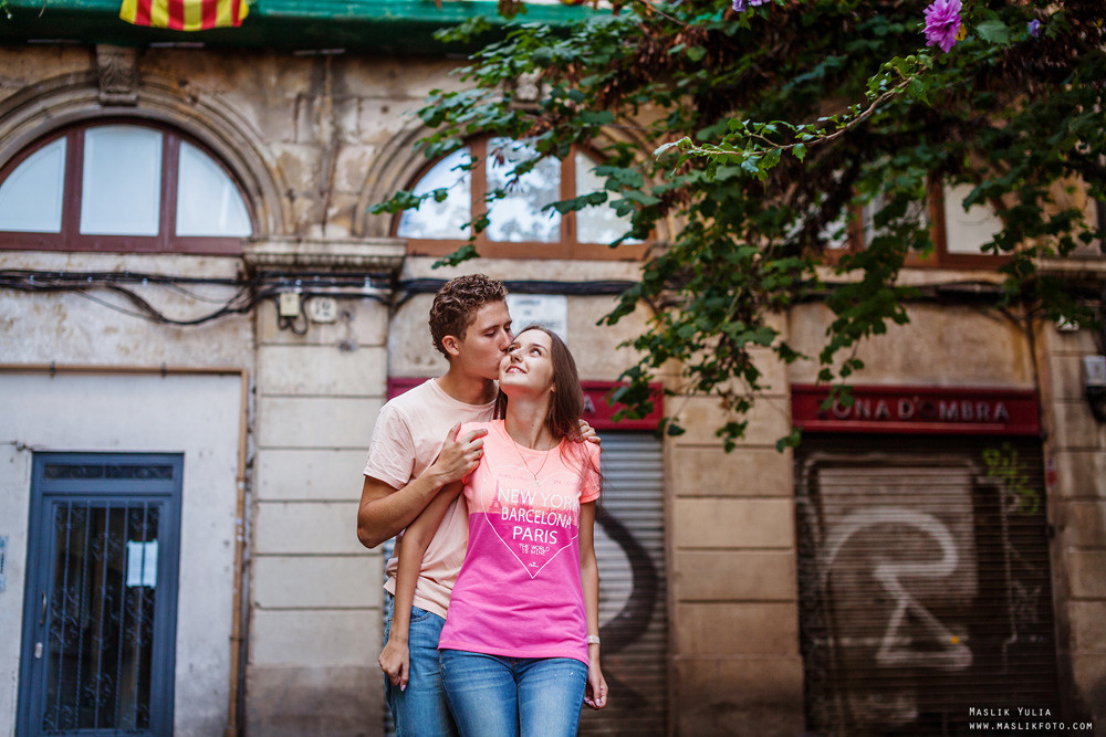 Impresionante paseo fotográfico de enamorados en Barcelona. Fotógrafo en Barcelona Maslik Yulia
