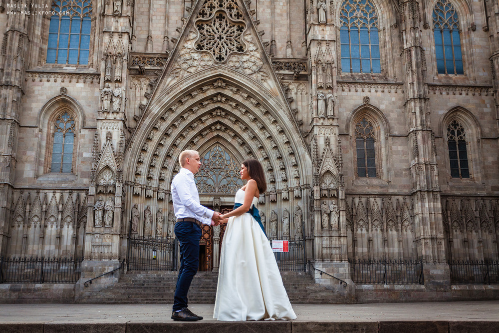 Elegante paseo fotográfico de boda. Fotógrafo en Barcelona Maslik Yulia