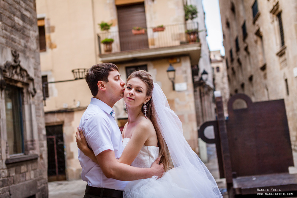 Sesión de fotos de boda en el puerto de Barcelona. Fotógrafo en Barcelona Maslik Yulia