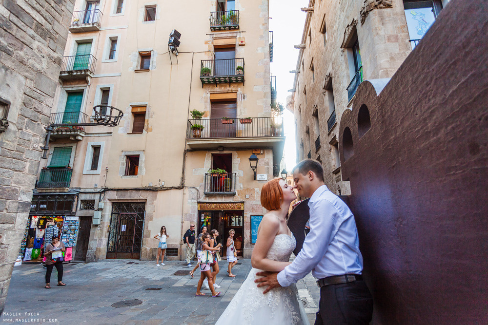 Soleada sesión de fotos en Barcelona. Fotógrafo en Barcelona Maslik Yulia