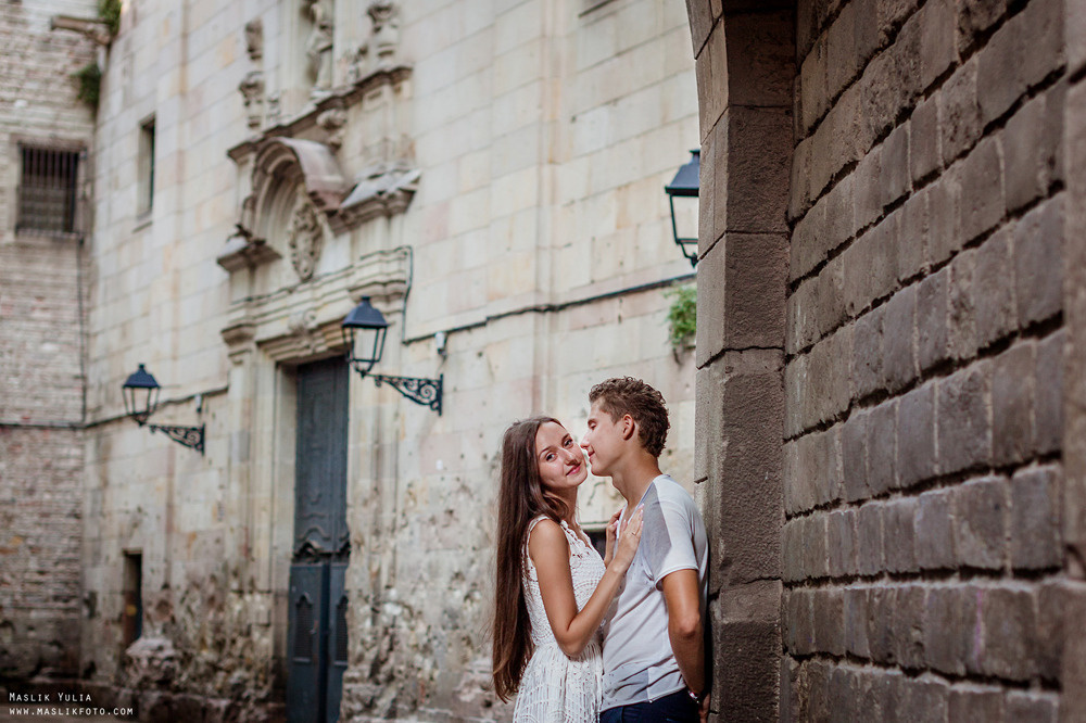 Impresionante paseo fotográfico de enamorados en Barcelona. Fotógrafo en Barcelona Maslik Yulia