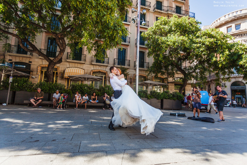 Soleada sesión de fotos en Barcelona. Fotógrafo en Barcelona Maslik Yulia