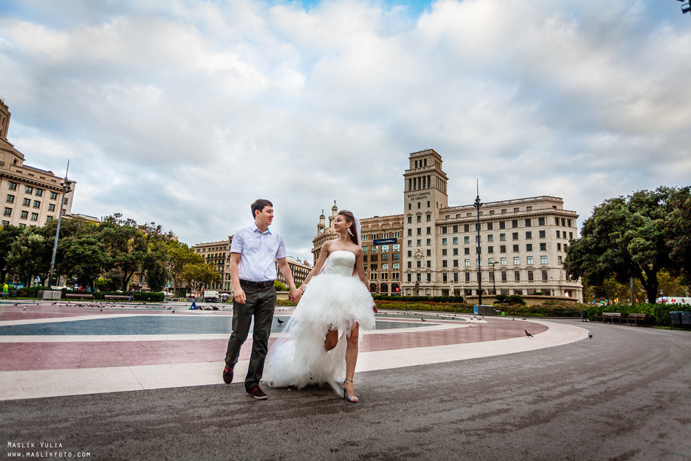 Sesión de fotos de boda en el puerto de Barcelona. Fotógrafo en Barcelona Maslik Yulia