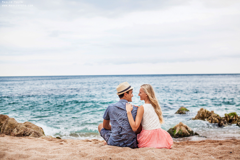 Sesión de fotos de playa en la Costa Brava. Fotógrafo en Barcelona Maslik Yulia