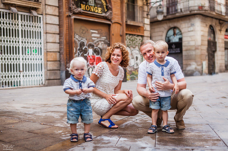 Rodzinna sesja zdjęciowa w Barcelonie. Fotograf w Barcelonie Hiszpanii Maslik Yulia