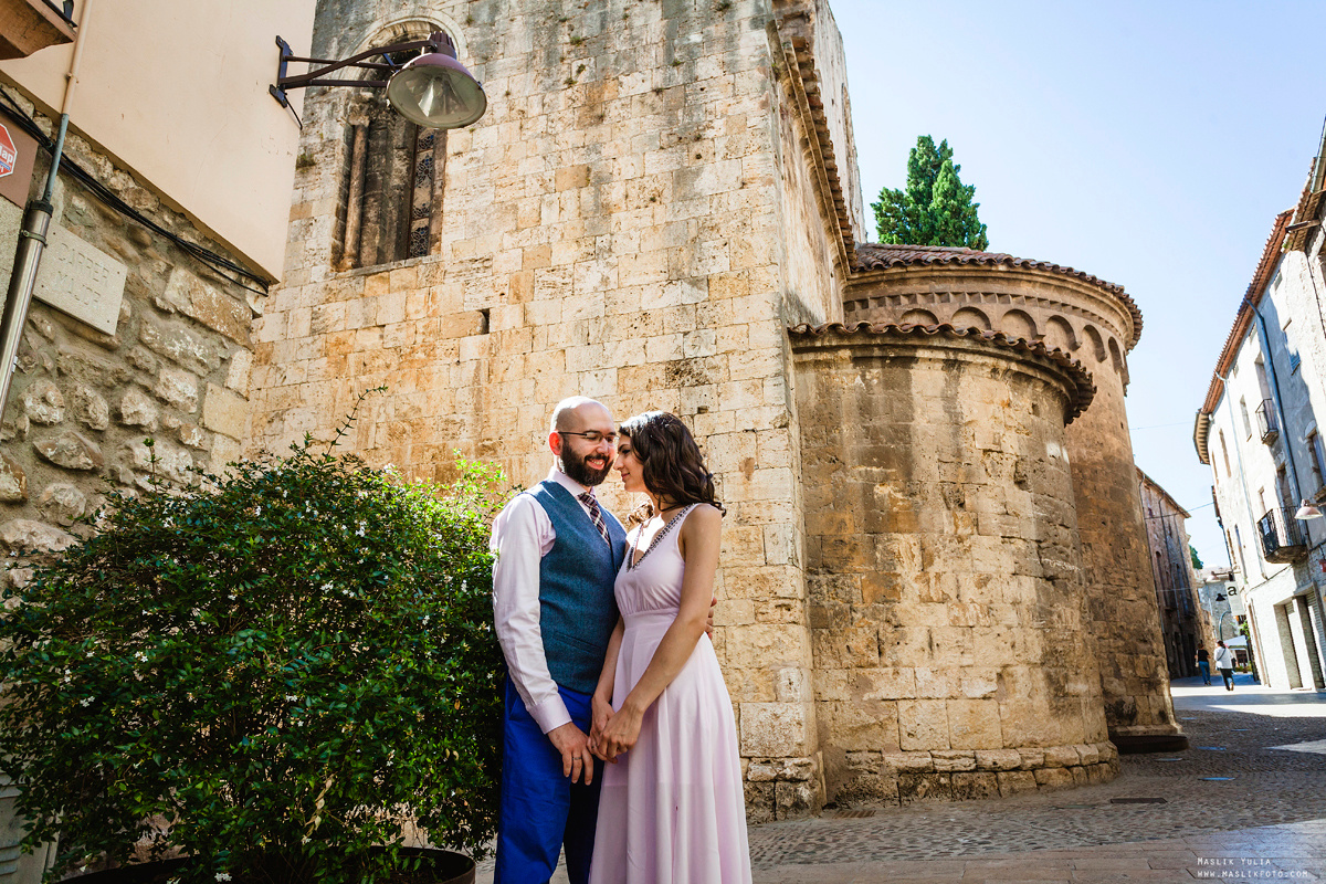 Photosession in the fabulous Besalu. Photographer in Barcelona Spain Maslik Yulia