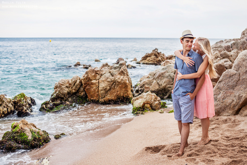 Sesión de fotos de playa en la Costa Brava. Fotógrafo en Barcelona Maslik Yulia