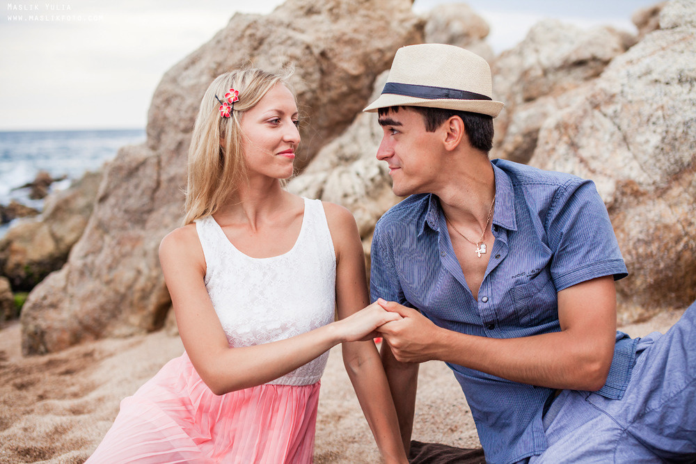 Sesión de fotos de playa en la Costa Brava. Fotógrafo en Barcelona Maslik Yulia