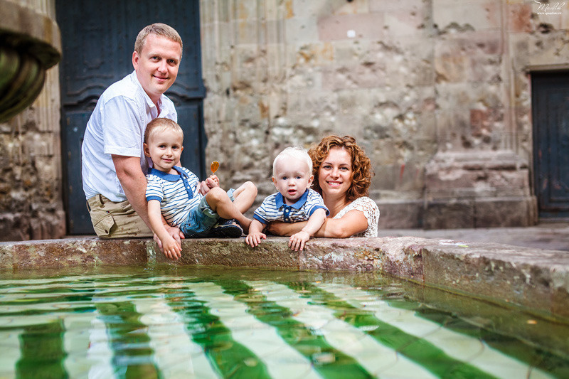 Rodzinna sesja zdjęciowa w Barcelonie. Fotograf w Barcelonie Hiszpanii Maslik Yulia