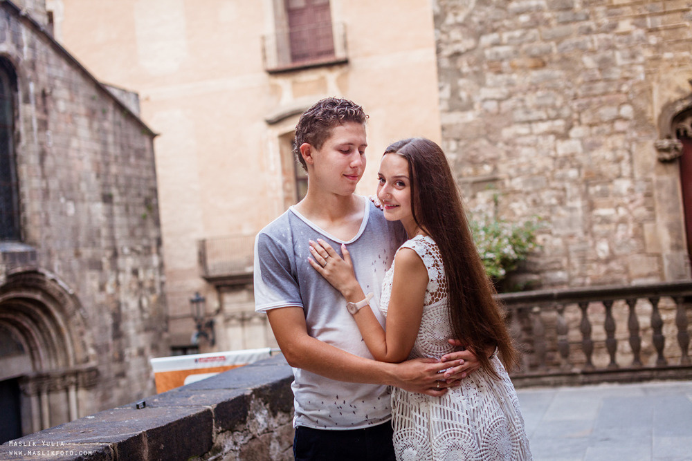 Impresionante paseo fotográfico de enamorados en Barcelona. Fotógrafo en Barcelona Maslik Yulia