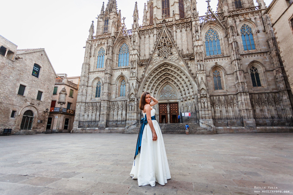 Elegante paseo fotográfico de boda. Fotógrafo en Barcelona Maslik Yulia