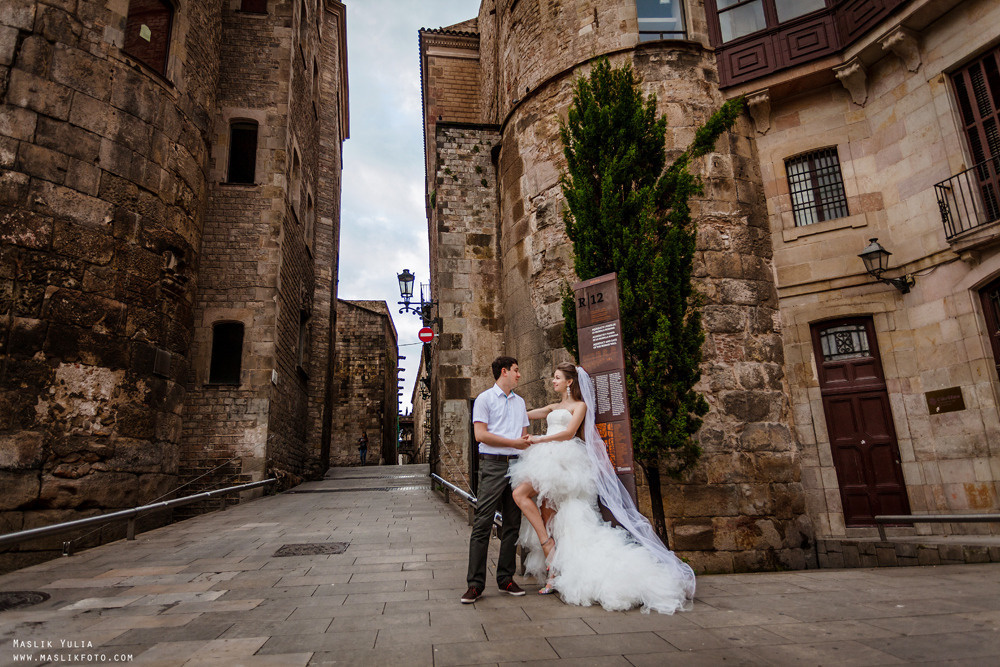 Sesión de fotos de boda en el puerto de Barcelona. Fotógrafo en Barcelona Maslik Yulia